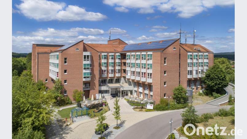 Im ganzen Freistaat werden weitere Corona-Beschränkungen gelockert. Betroffen davon sind auch die Regeln für Besuche im St.-Anna-Krankenhaus (Bild) und in der St.-Johannes-Klinik in Auerbach. Bild: Thilo Hierstetter