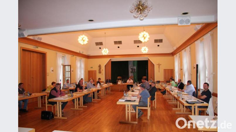Großen Diskussionsbedarf gab es am Donnerstagabend im Bärnauer Stadtrat zum Thema Windkraft, wie man zukünftig damit weiter umgehen wolle. Bild: kro