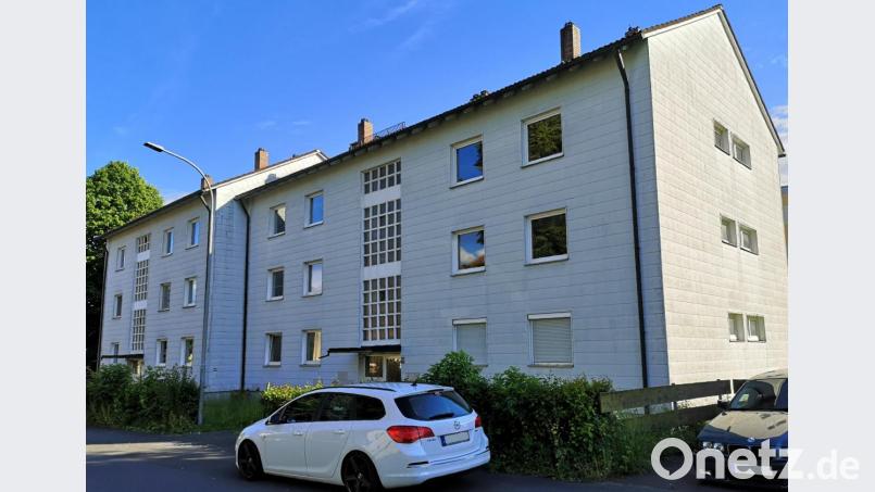 Den noch im Wahlkampf beworbenen Abriss dieser Häuser zum Neubau von Mietswohnungen in der Wiesenstraße hat die Stadt bis auf weiteres auf Eis gelegt. Bild: lnz
