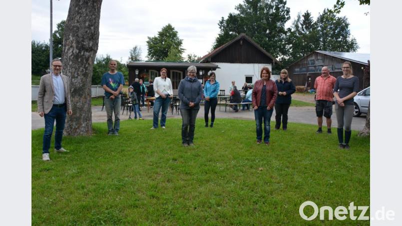Mit diesem Team geht der Reit- und Fahrverein Waldsassen in die kommenden drei Jahre. Von links Bürgermeister Bernd Sommer, Ernst Rubner, Karola Wenisch, Vorsitzende Silke House, Sina Pirkl, Isabella Grandi, Antje Kastner, Martin Ernst und Tina Kastl. Bild: jr