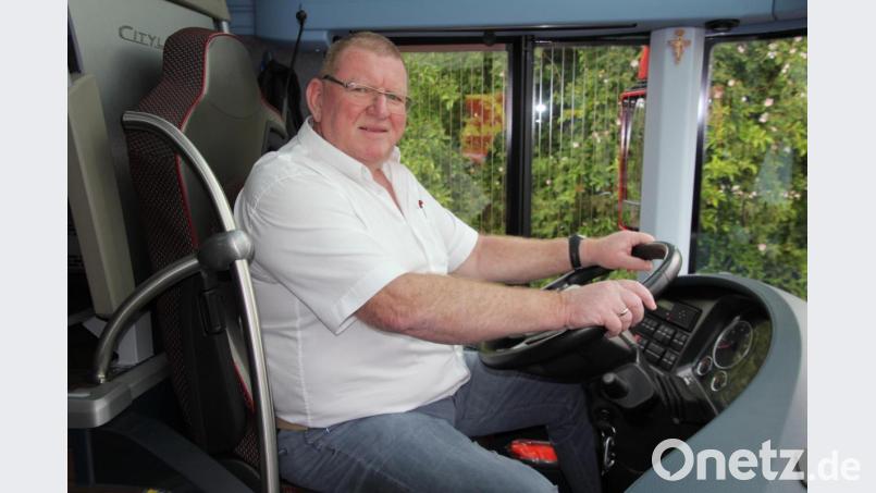 Hans Fick sitzt ab heute wieder am Steuer seines Omnibusses. Bild: kro