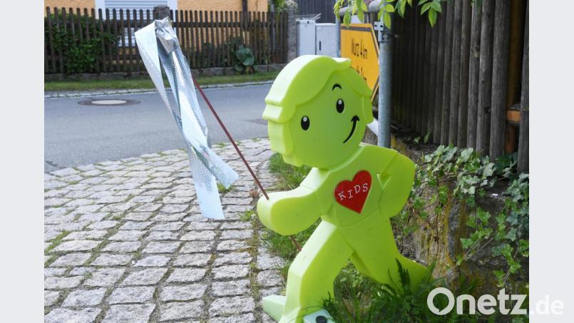 Die Gemeinderatsmitglieder wünschen sich eine Zone 30 beim Ilsenbacher Spielplatz. Die Polizei sieht keinen Bedarf, da das Areal komplett eingezäunt ist. Bild: Gabi Schönberger