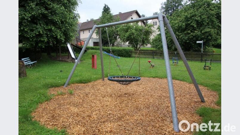 Der in die Jahre gekommene Kinderspielplatz in Naab wird saniert und bekommt neue Spielgeräte. Die Stadt unterstützt dies mit einer Förderung von 5000 Euro. Bild: kro