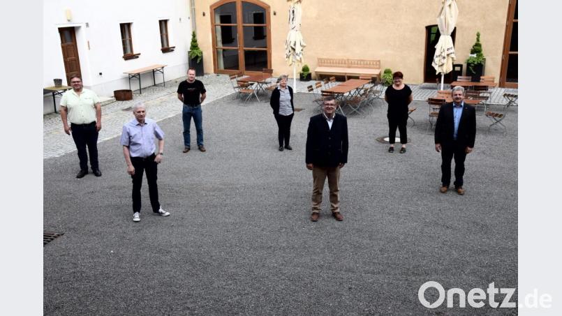 Der engere Vorstand des Zweckverbands zur Wasserversorgung der Vils-Naab-Gruppe (von links): Jürgen Ehrsperger, Zweiter Vorsitzender Josef Auer, Andreas Beer, Christine Werner, Vorsitzender Peter Braun, Renate Frey-Forster und Ulrich Brey. Bild: bö