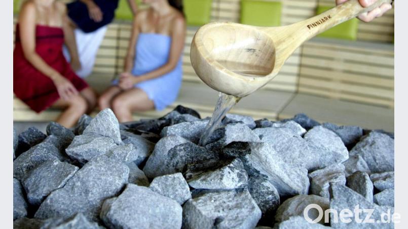 Ab Montag gelten wieder weitere Corona-Lockerungen in Bayern. Unter anderem dürfen Hallenbäder, Innenbereiche von Thermen und Hotelschwimmbäder samt Wellness-Bereichen öffnen. Bild: Andreas Gebert/dpa