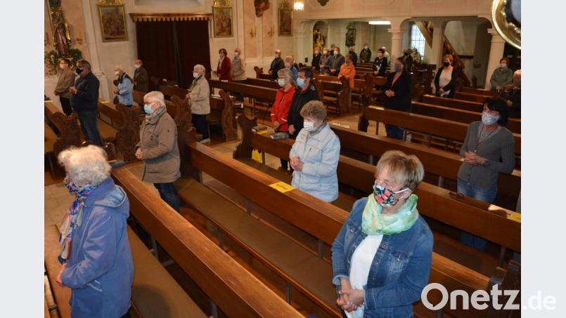 Blick beim Resl-Gebetstag zu Coronazeiten in die Konnersreuther Pfarrkirche. Bild: jr
