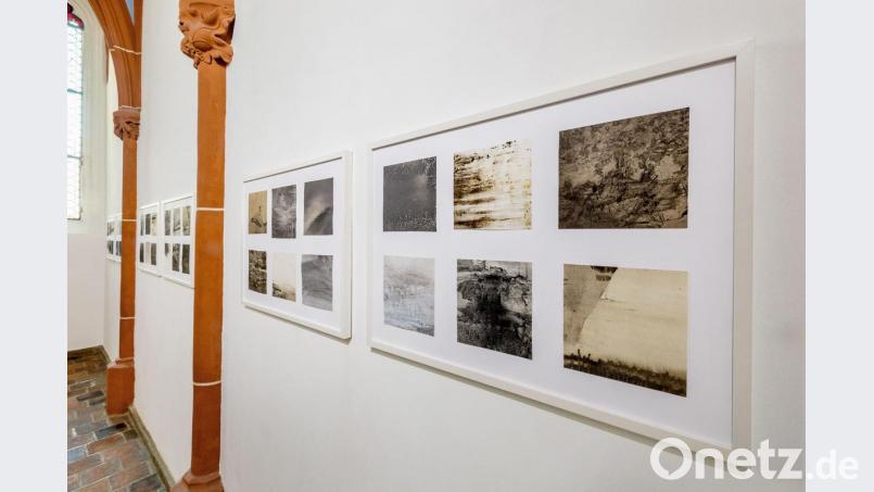 Vordergründig abstrakt vermitteln die Arbeiten von Matthias Liebermann in der Kurfürstlichen Kapelle eine kraftvolle optische Ahnung von Räumlichkeit und dramatischen Strukturen. Bild: Marcus Rebmann