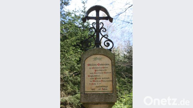 Das Marterl am Frauenstein bei Gaisthal erinnert an einen tödlichen Unfall von 1892 auf einem abschüssigen Waldweg. Bild: lg