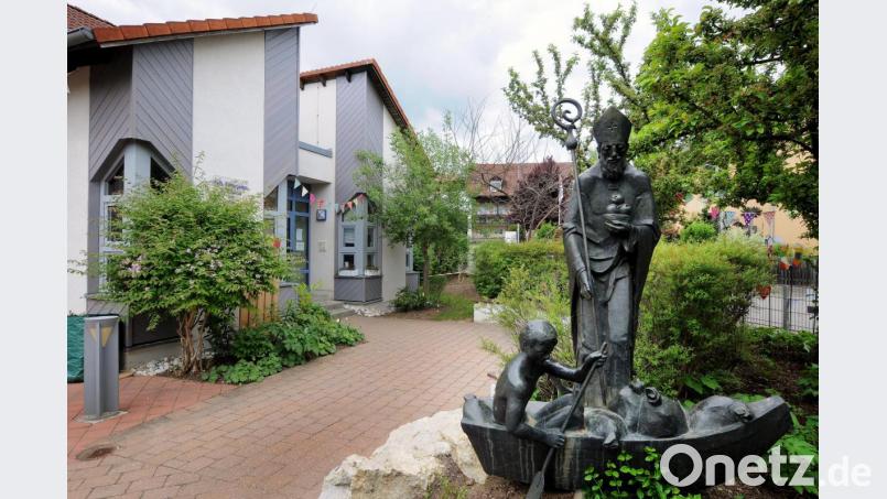 Weil der Ammerthaler Kindergarten St. Nikolaus aus allen Nähten platzt, sollte ein Neubau her – so zumindest hat es der Gemeinderat in der vergangenen Periode beschlossen. In der jüngsten Sitzung jedoch verkündete Bürgermeister Anton Peter neue Pläne. Das gefällt nicht allen Gemeinderatsmitgliedern. Bild: Stephan Huber