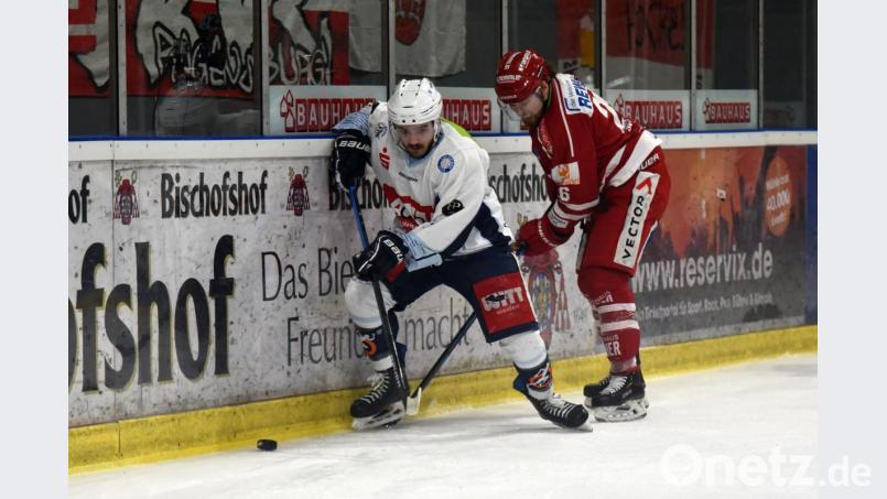 Mirko Schreyer (links) hat seinen Vertrag bei den Devils verlängert. Bild: Gebert