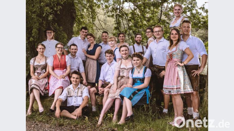 Von wegen Wirtshaus statt World Wide Web: Die "Weiherhammerer Kirwaleit" sind bei der Online-Kulturwoche des Landratsamts der Abräumer schlechthin. Bild: Stefanie Kiesbauer/Hope in pictures/exb