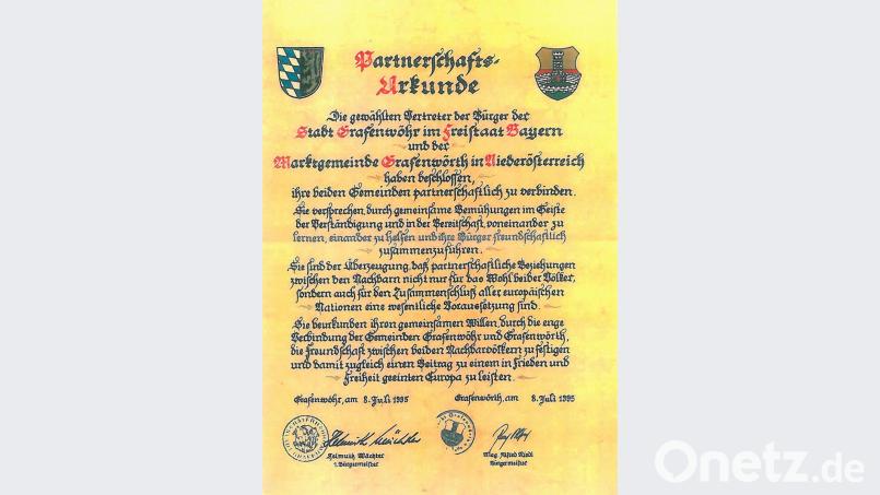 Die Urkunde zur Städtepartnerschaft. Bild: rgr