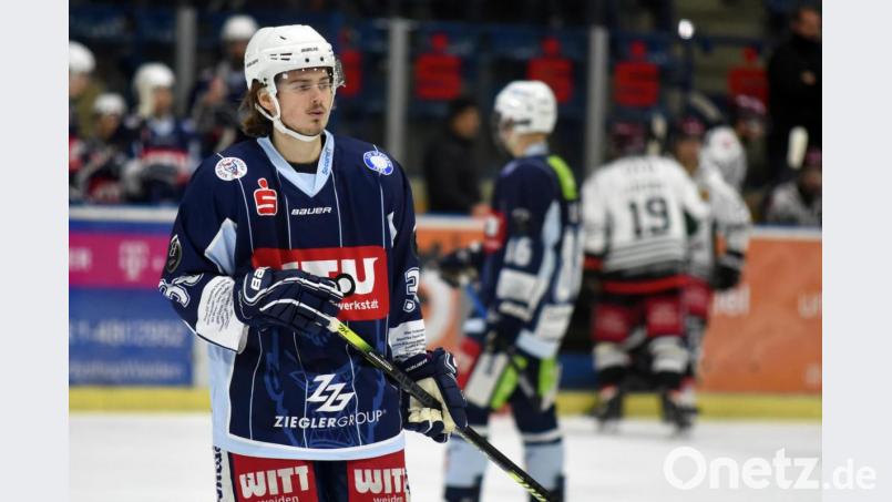 Filip Hadamczik trägt auch in der kommenden Saison das Trikot der Blue Devils Weiden. Bild: gb