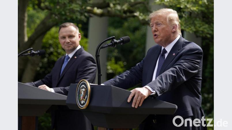 US-Präsident Donald Trump (rechts) spricht neben seinem polnischen Amtskollegen Andrzej Duda während einer Pressekonferenz im Rosengarten des Weißen Hauses über die Verlegung von US-Truppen aus Deutschland nach Polen. Bild: Evan Vucci/AP/dpa