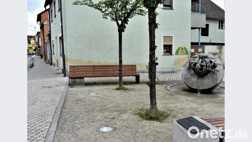 Den "Grafenwörther Platz" in Grafenwöhr gibt es seit fünf Jahren. Die Städtepartnerschaft zwischen Grafenwöhr und Grafenwörth wurde vor 25 Jahren eingegangen. Bild: rgr