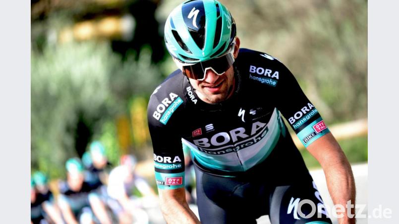 Einen Grund zum Lächeln gibt es auch in schwierigen Zeiten. Andreas Schillinger trainiert derzeit mit seinem Team in Österreich und hofft auf einen baldigen Re-Start der Radsportsaison. Bild: B.Hodes