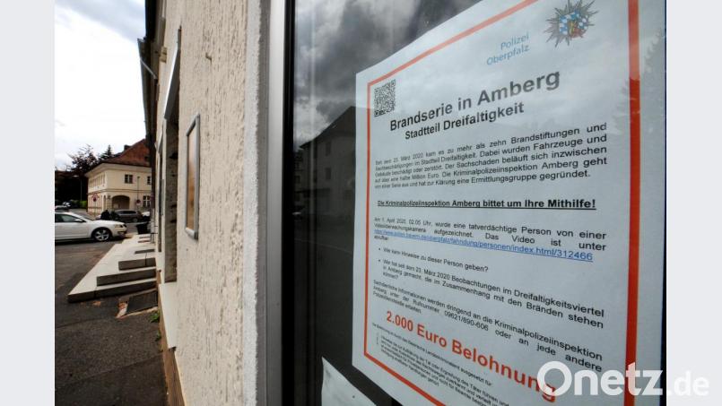 Mit solchen Plakaten machte die Polizei die Anwohner im Dreifaltigkeitsviertel auf die Fahndung aufmerksam. Bild: Stephan Huber