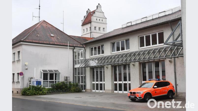 Die aktuelle Hauptwache der Feuerwehr Weiden wird zu klein. Möglicherweise soll ein Neubau in Weiden-Ost entstehen. Noch sind aber viele Fragen offen. Bild: Gabi Schönberger