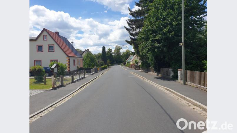 In der Kleinklenauer Straße (Bild) und im Angerweg soll der erste Bauabschnitt der Sanierung des Tirschenreuther Kanalnetzes beginnen. Bild: ws