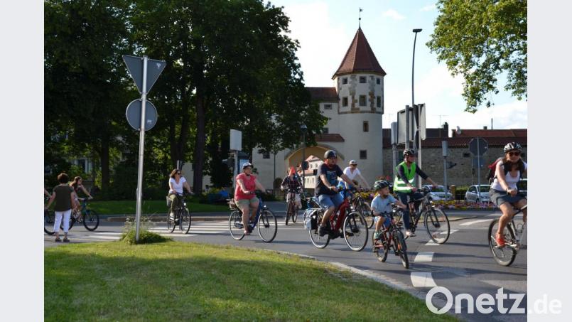 Nach einer viermonatigen Corona-Zwangspause war die Critical Mass am Freitagabend wieder unterwegs. Bild: tk