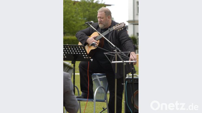 Kanzler Ludwig von Stern mit musikalischer Einlage. Bild: AMB