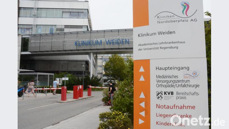 Patienten im Klinikum Weiden können ab Montag wieder von mehreren Personen – allerdings nicht gleichzeitig – und länger besucht werden. Bild: Gabi Schönberger