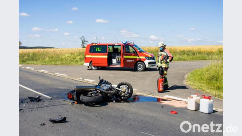 Der Fahrer des Motorrads trug bei dem Unfall nahe Hiltersdorf schwere Verletzungen davon. Bild: dmra