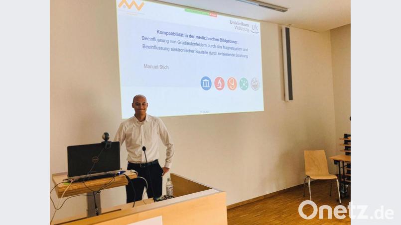 Manuel Stich bei der mündlichen Verteidigung seiner Doktorarbeit Bild: exb/Manuel Stich