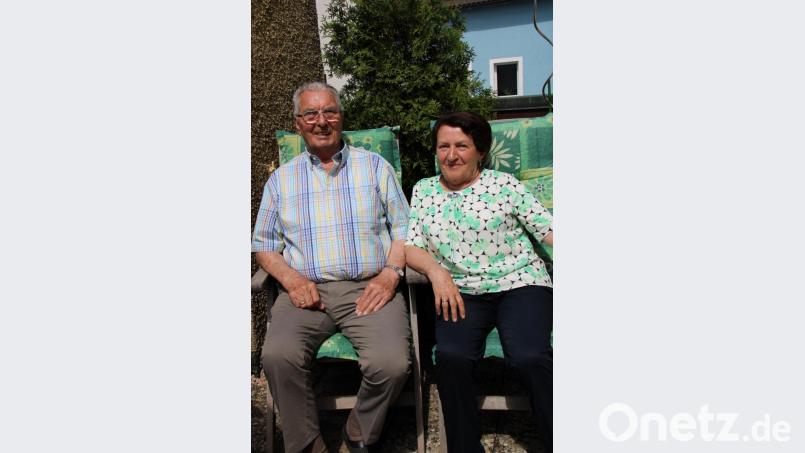 Wer kennt ihn nicht, den humorvollen Metzgermeister Felix Beutler, der viele Vereine durch seine Mitgliedschaft unterstützt. Gemeinsam mit Ehefrau Rita und seiner Familie feiert er seinen 80. Geburtstag Bild: prh