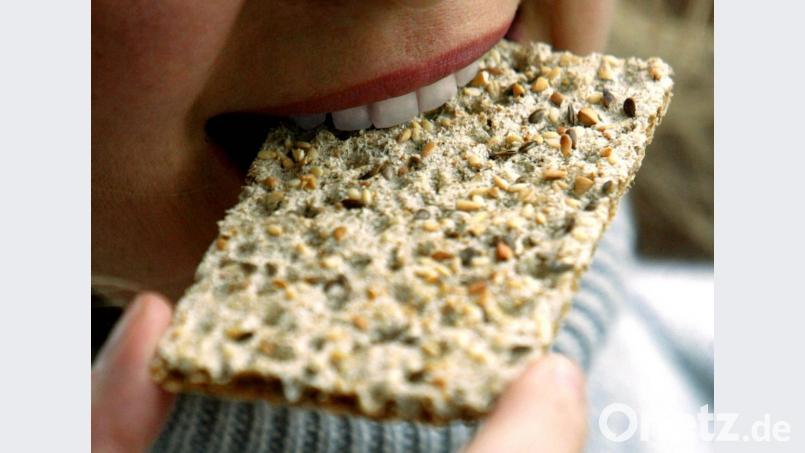 In Bayern, Baden-Württemberg und Nordrhein-Westfalen ruft ein Hersteller Dinkel-Knäckebrot zurück. Symbolbild: Jens Wolf/dpa