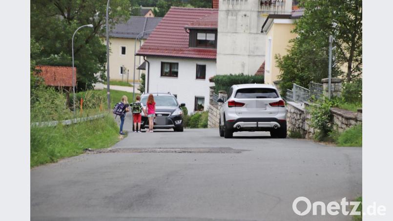 Ohne Gehweg kommt es immer wieder zu gefährlichen Situationen Bild: jma