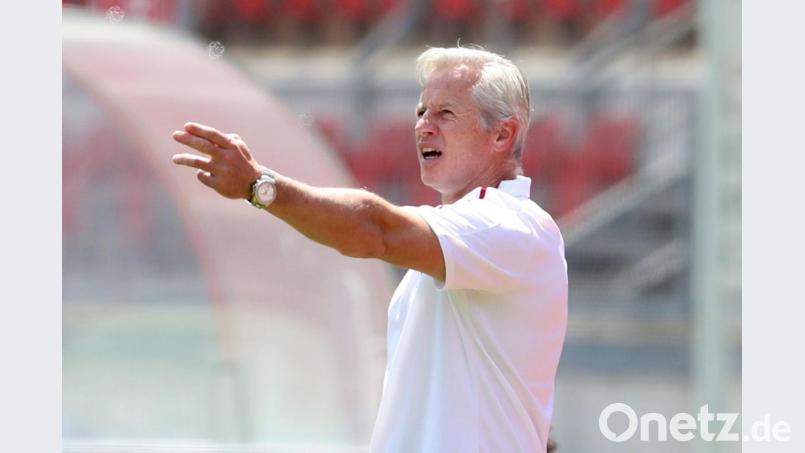 Jens Keller ist nicht länger Trainer beim 1. FC Nürnberg. Bild: Alexander Hassenstein/dpa