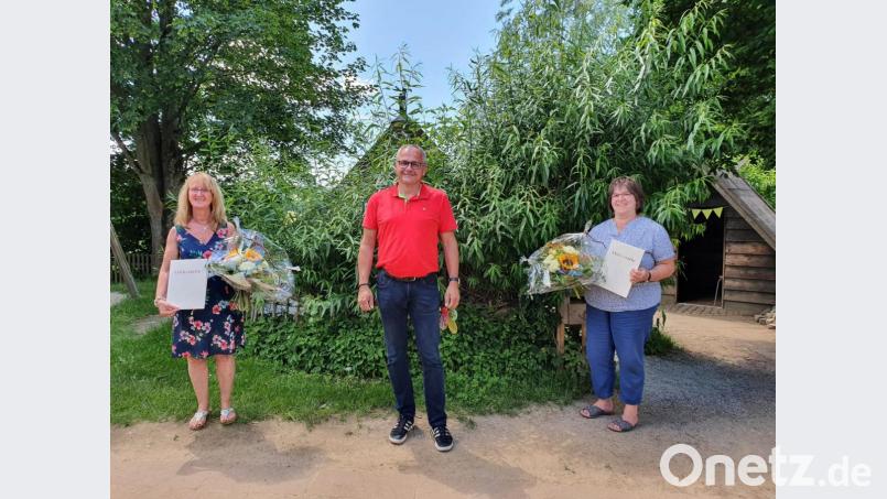 Von rechts nach links: Waltraud König, Bürgermeister Kraus und Sabine Schinner Bild: exb