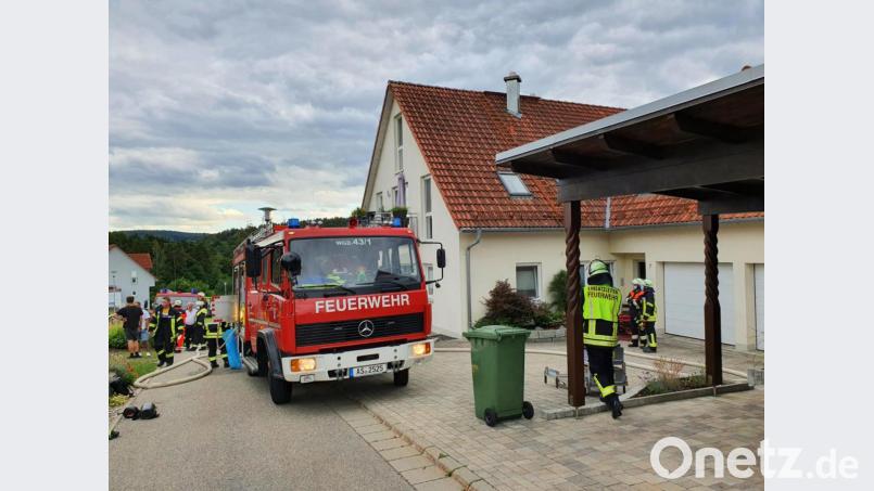 Der überhitzte Energiespeicher einer Photovoltaikanlage führte am Donnerstagnachmittag zu einem Feuerwehreinsatz in &#039;Weigendorf. Bild: Feuerwehr Weigendorf und Hartmannshof