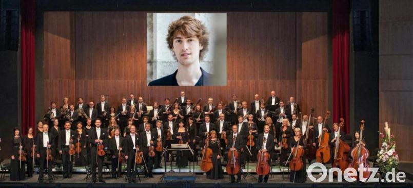 Das große Orchester der Vogtland-Philharmonie und Pianist Alexander Maria Wagner (Porträt) sollten die Neunburger Klassik-Gala am 2. Oktober gestalten. Das Konzert musste jetzt Corona-bedingt abgesagt werden. Bild[M]: Maria Siebenhaar/alexandra-maria-wagner.com