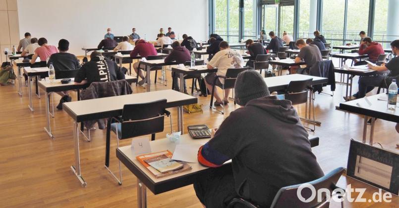 27 Schreinerauszubildende sind im Prüfungsstress. Bild: Bühner