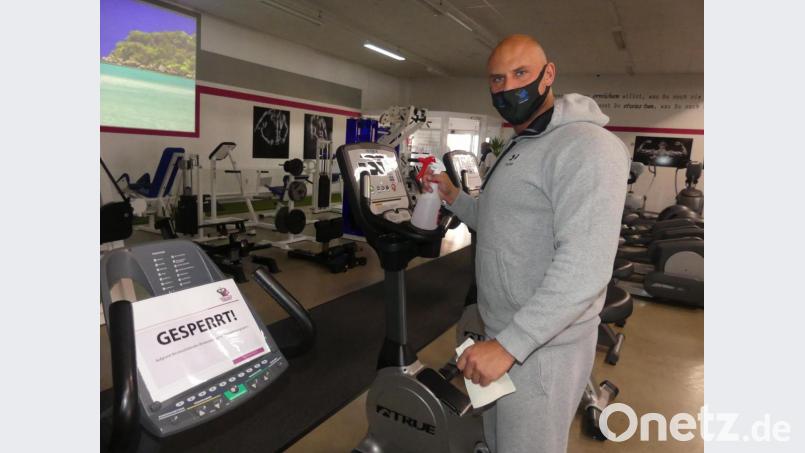 Florian Meier legt großen Wert auf einen hohen Desinfektionsstandard. Bild: rn