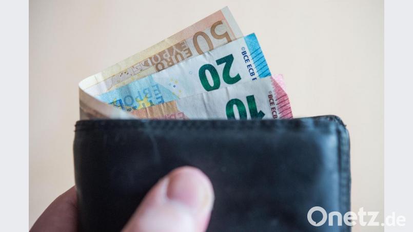 Der Mindestlohn soll in vier Stufen bis 2022 auf 10,45 Euro steigen. Bild: Lino Mirgeler/dpa