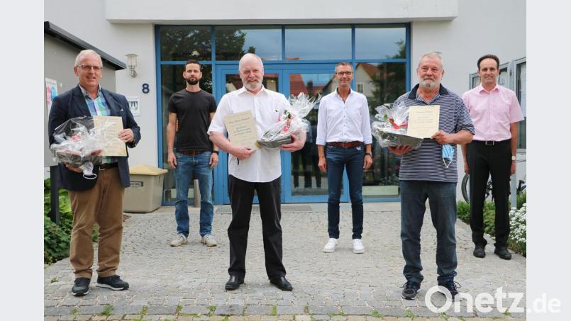 Ehemalige und neue Funktionsträger im Zweckverband Wasserversorgung Edelsfeld (von links): Winfried Franz, Sebastian Heldrich, Hans-Rainer Heldrich, Peter Achatzi, Hermann Winter und Bürgermeister Hans-Jürgen Strehl. Bild: gru