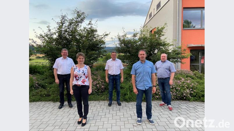 An der Spitze der Gemeinschaftsversammlung stehen (von links) die Bürgermeister Martin Prey als Vorsitzender und Sonja Meier als Stellvertreterin. Mit auf dem Bild (von rechts) VG-Geschäftsstellenleiter Anton Brand sowie die Bürgermeister Josef Pretzl und Norbert Eckl. Bild: amö