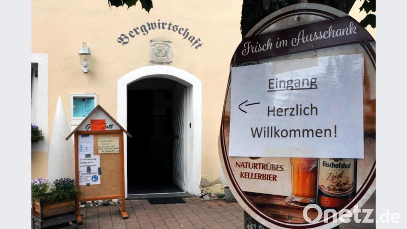 Spätestens zum 31. Juli ist Schluss. Dann endet der Pachtvertrag der Kirchenverwaltung Mariahilfberg mit Familie Erras, was die Bergwirtschaft angeht. Ungeachtet dessen hat die Interessengemeinschaft (IG) Unser Berg Klage beim Verwaltungsgericht eingereicht, um doch noch einen Bürgerentscheid zu erwirken. Bild: ass