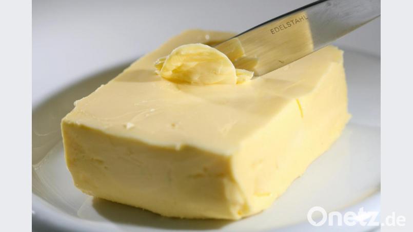 Die Sennereigenossenschaft Hatzenstädt aus dem österreichischen Niederndorferberg nahe der deutschen Grenze ruft Butter zurück. Symbolbild: David-Wolfgang Ebener/dpa