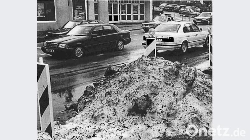 Eisberge mitten im Sommer: Ende Juli 1996 suchte ein Hagelunwetter Amberg und die angrenzenden Gemeinden ein. Damals wurde auch die Landesgartenschau arg in Mitleidenschaft gezogen. Diese Aufnahme entstand in Kümmersbruck. Bild: Wolfgang Steinbacher