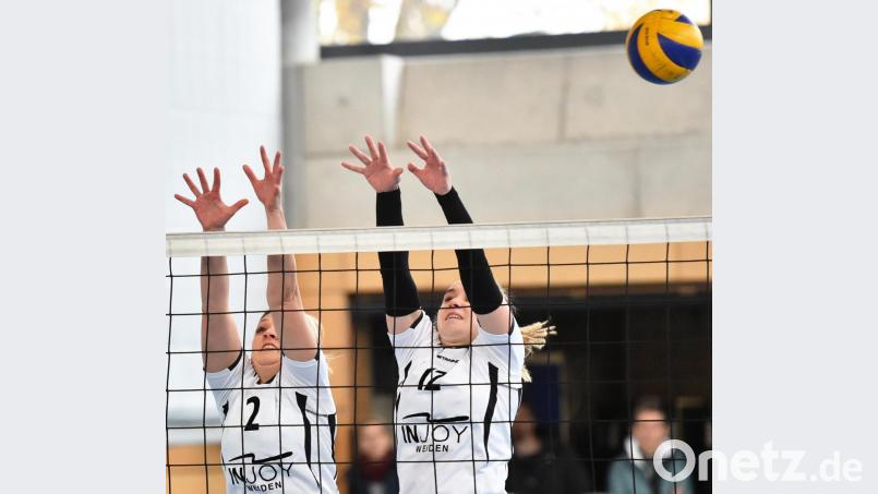 Blockarbeit eine Klasse tiefer: Die Volleyballerinnen des TB Weiden ziehen sich aus der Landesliga zurück und spielen künftig in der Bezirksliga. Bild: A. Schwarzmeier