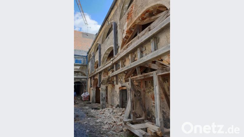 Bei ersten Arbeiten an den Arkaden sind Teile eines Bogens eingestürzt. Bild: ws