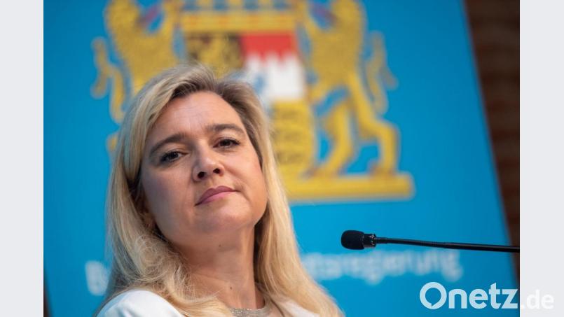 Melanie Huml (CSU), Gesundheitsministerin von Bayern, spricht auf einer Pressekonferenz. Archivbild: Peter Kneffel/dpa