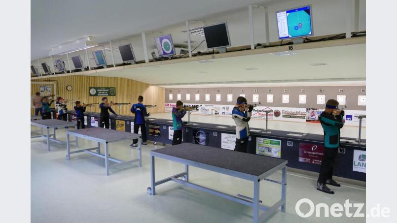 Auch die Jugend der Kastler Sportschützen trainiert wieder. Doch für sie steht wegen des Mindestabstandes ebenfalls derzeit nur jeder zweite Schießstand zur Verfügung. Bild: rwo