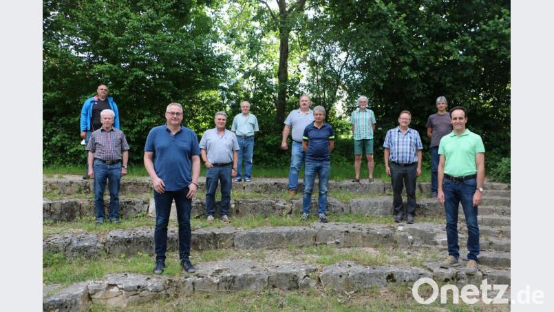 Die zuletzt aktive Gruppe bei der Dorferneuerung II, Flurneuordnung in Edelsfeld, am Abschlussabend. Bild: gru