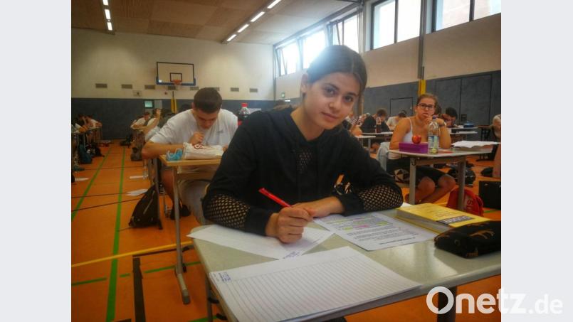 114 Abschlussschüler der Städtischen Wirtschaftsschule brüten derzeit in der Schulturnhalle und im Musiksaal über den schriftlichen Abschlussprüfungen. Bild: exb