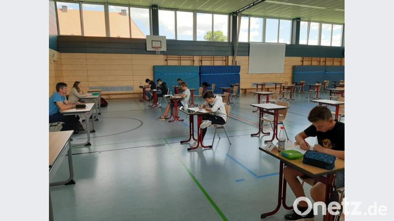 In der Sporthalle der Realschule im Stiftland in Waldsassen begannen jetzt die Prüfungen. Bild: Realschule im Stiftland/exb